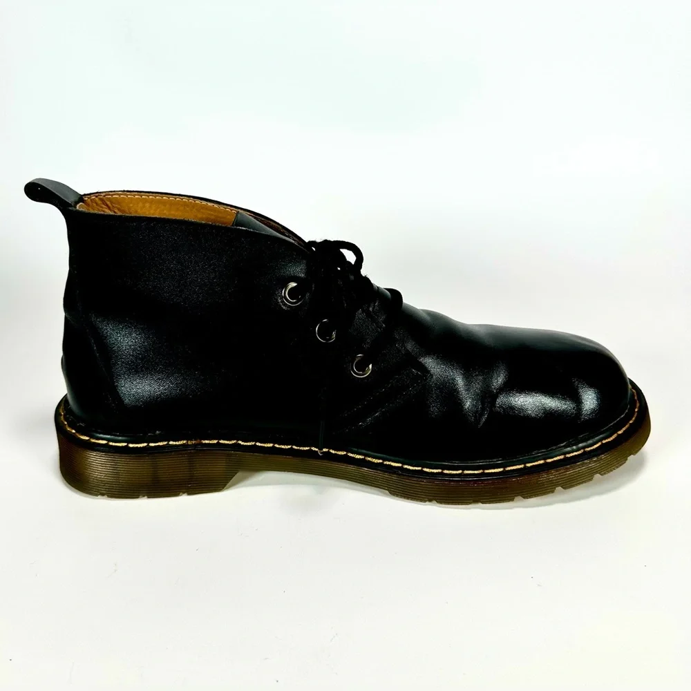 Dr. Martens Men’s Chukka Boots in black
